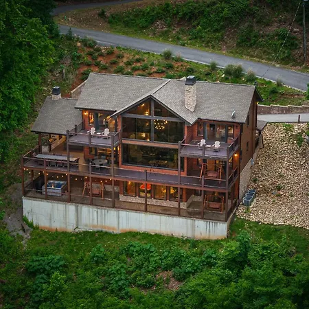Black Bears & Biscuits Lodge By American Patriot Getaways-2