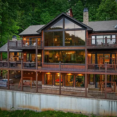 Black Bears & Biscuits Lodge By American Patriot Getaways-3