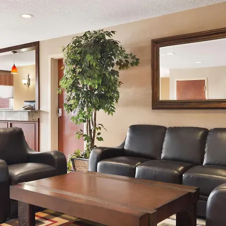 Days Inn & Suites By Wyndham Cochrane-2