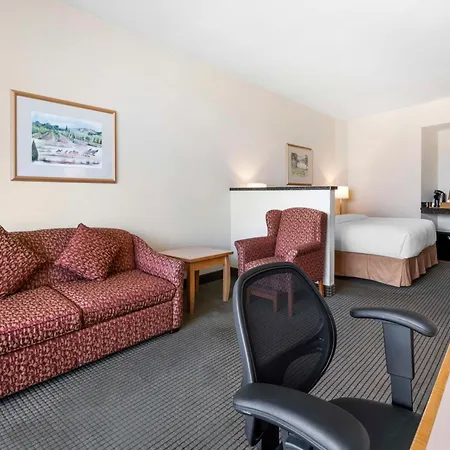 Best Western Plus Kelowna Hotel & Suites-2