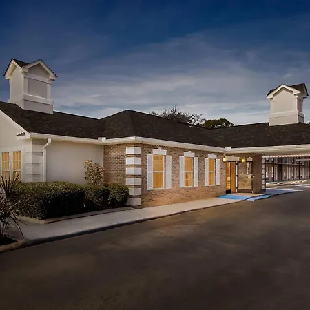 Quality Inn & Suites Lexington-3