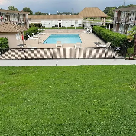 Days Inn By Wyndham Goldsboro-2