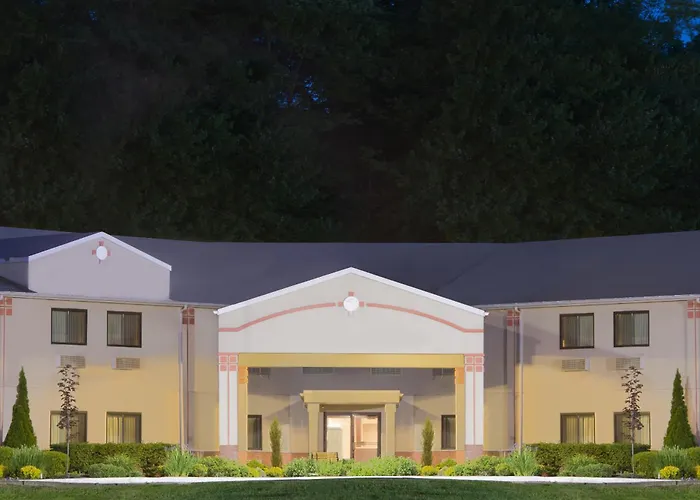 Super 8 By Wyndham Grove City