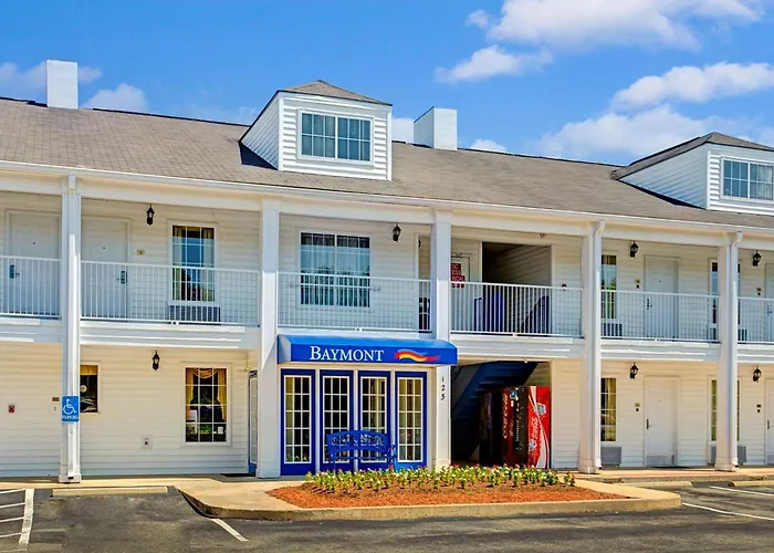 Baymont By Wyndham Smithfield Hotel