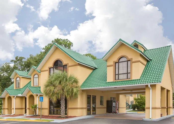 Howard Johnson By Wyndham Dothan