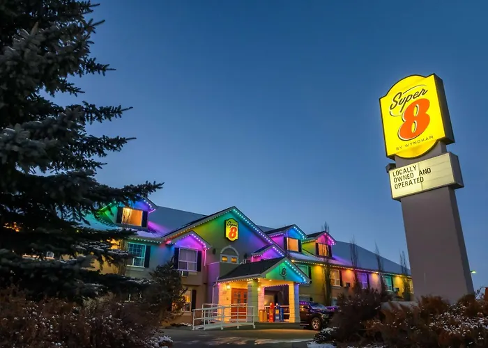 Super 8 By Wyndham Cochrane Hotel