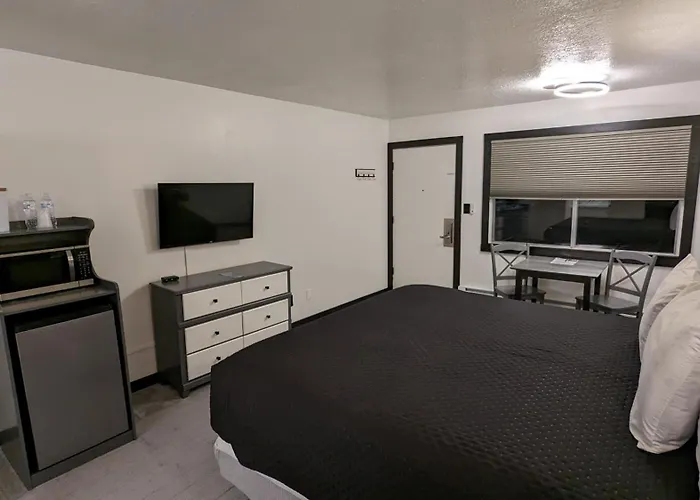 High Desert Inn Salina