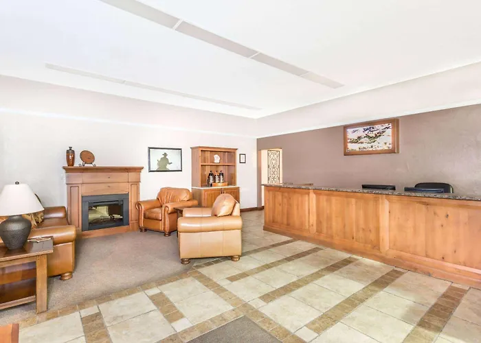 Super 8 By Wyndham Salina/Scenic Hills Area Hotel
