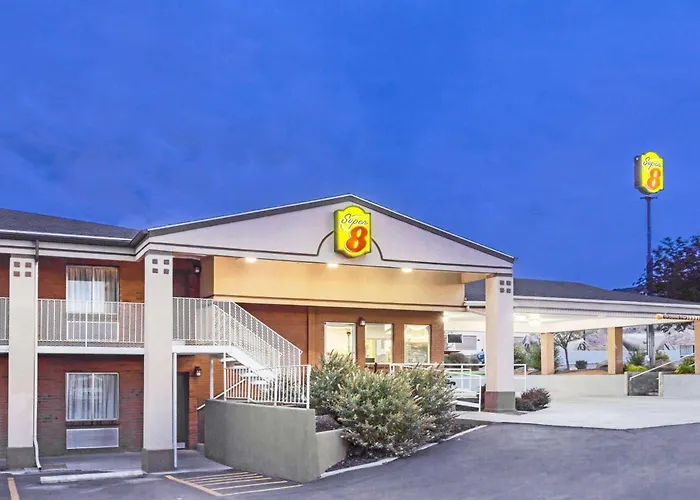 Super 8 By Wyndham Salina/Scenic Hills Area Hotel