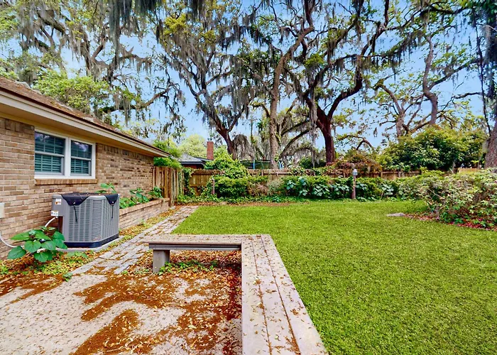 Twin Oaks Villa Savannah