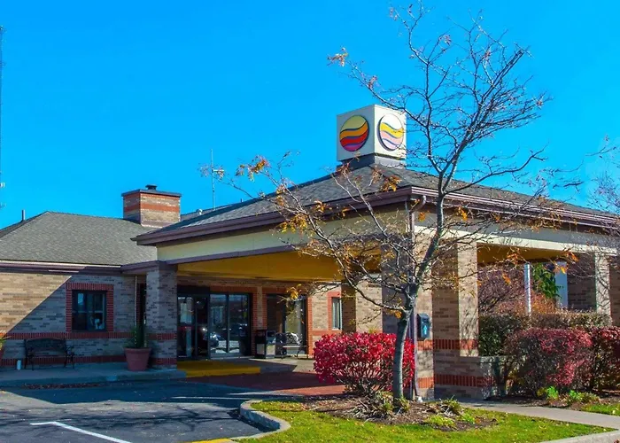 Comfort Inn & Suites Erie - Splash Lagoon Indoor Waterpark Kearsarge