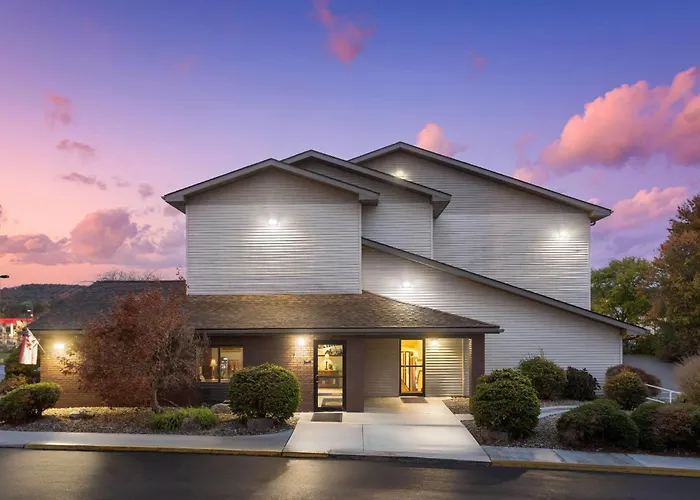 Super 8 By Wyndham New Stanton Hotel