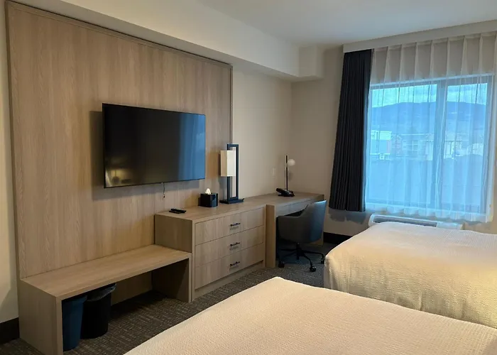 La Quinta Inn & Suites By Wyndham Kelowna Bc
