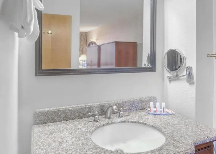 Days Inn By Wyndham Eureka Ca