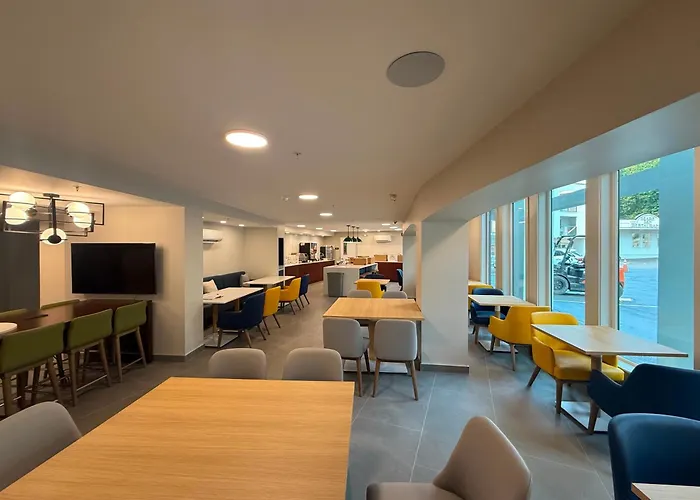 Hotel Penticton, Independent