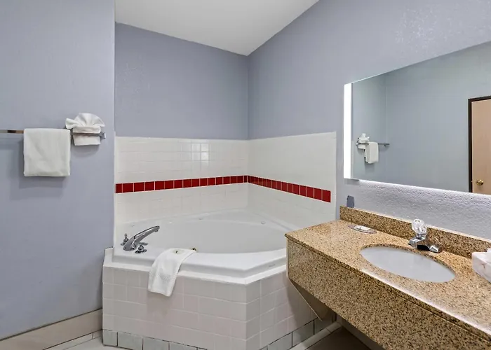 Quality Inn & Suites Manhattan