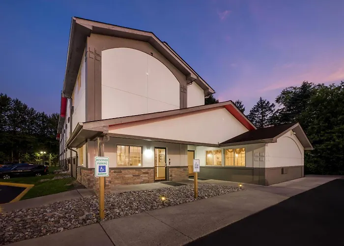 Super 8 By Wyndham East Stroudsburg - Poconos Hotel