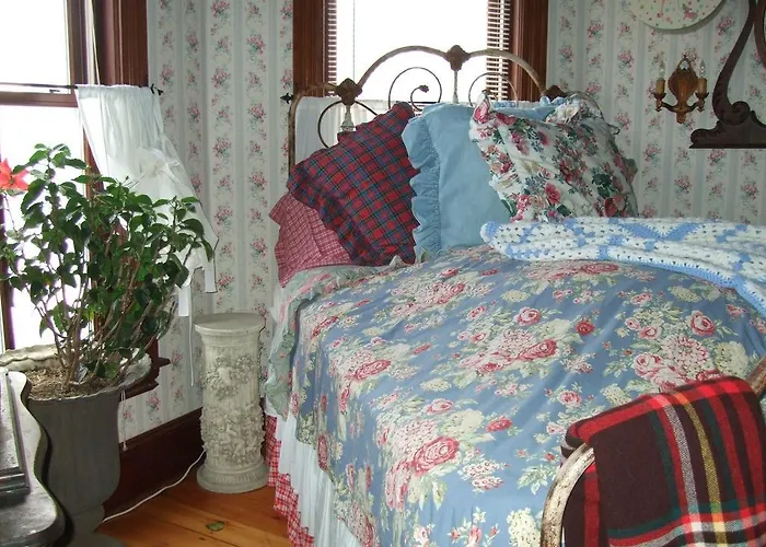Enchanted Nights Bed & Bath Kittery